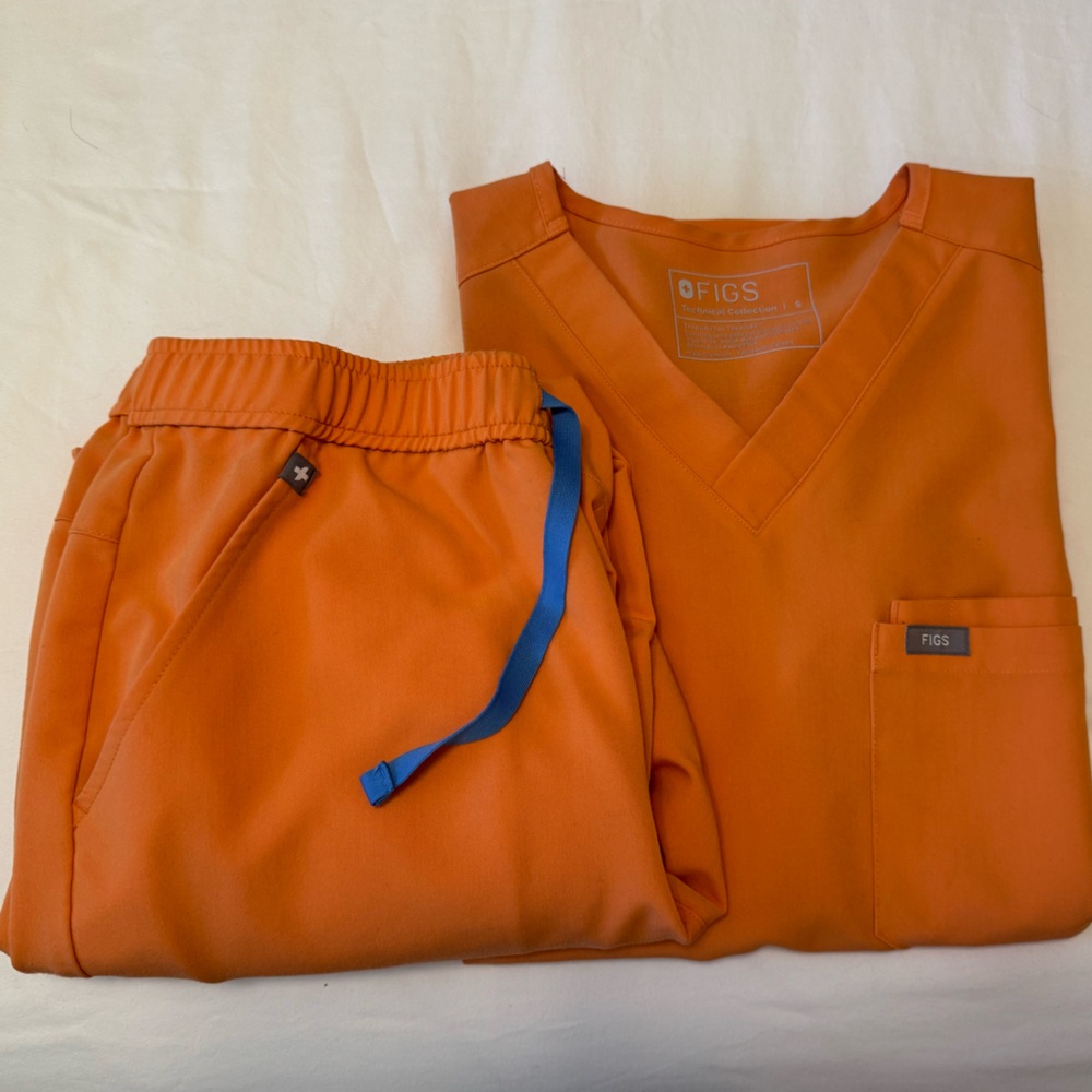 FIGS Terracotta Scrub Set
